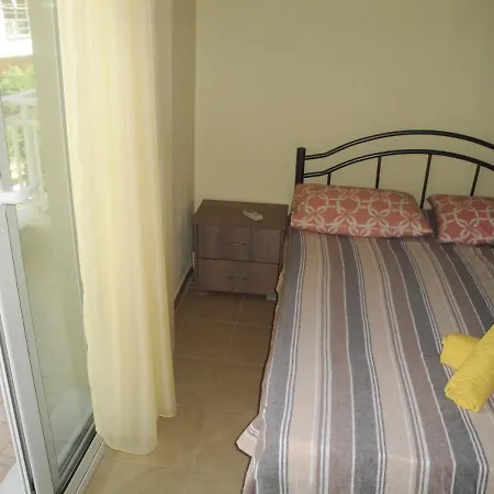 Apartment Rg House With Yard&parking *